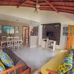 Casa Jasmin - com 4 quartos na praia do Mundaí