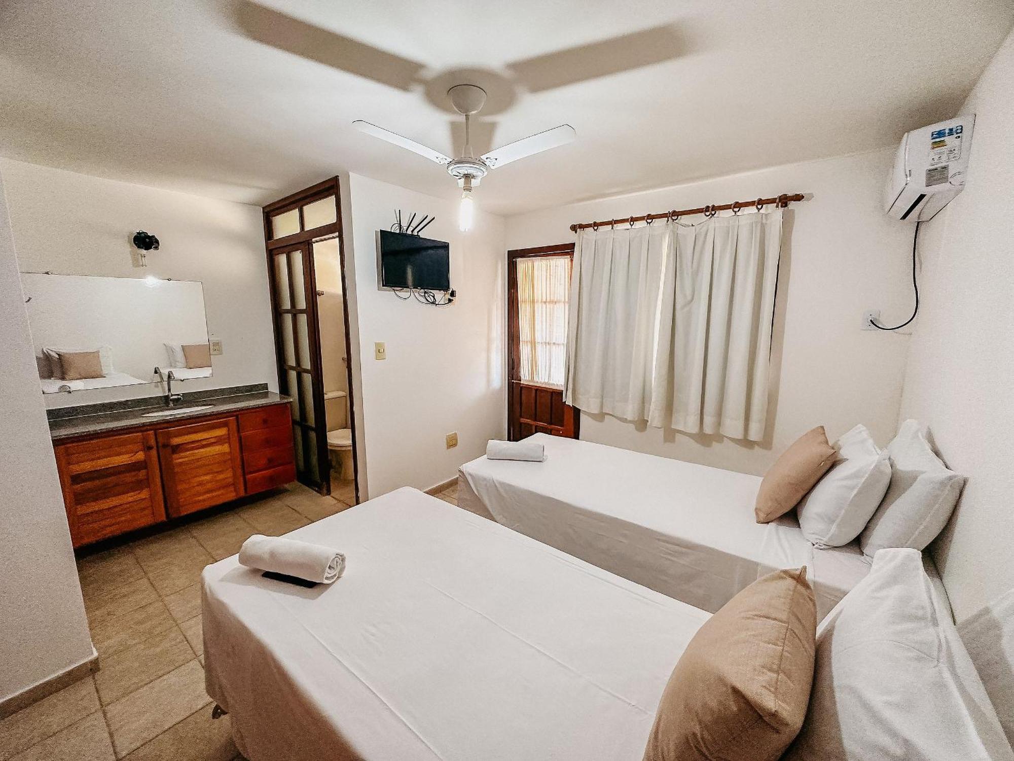 Taperapua Beachfront Suites: Axe Moi's Private Bbq & Pool Retreat Holiday home *