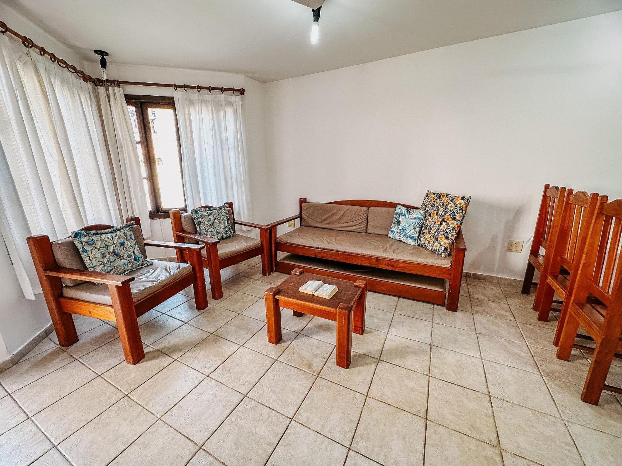 Taperapua Beachfront Suites: Axe Moi's Private Bbq & Pool Retreat Holiday home