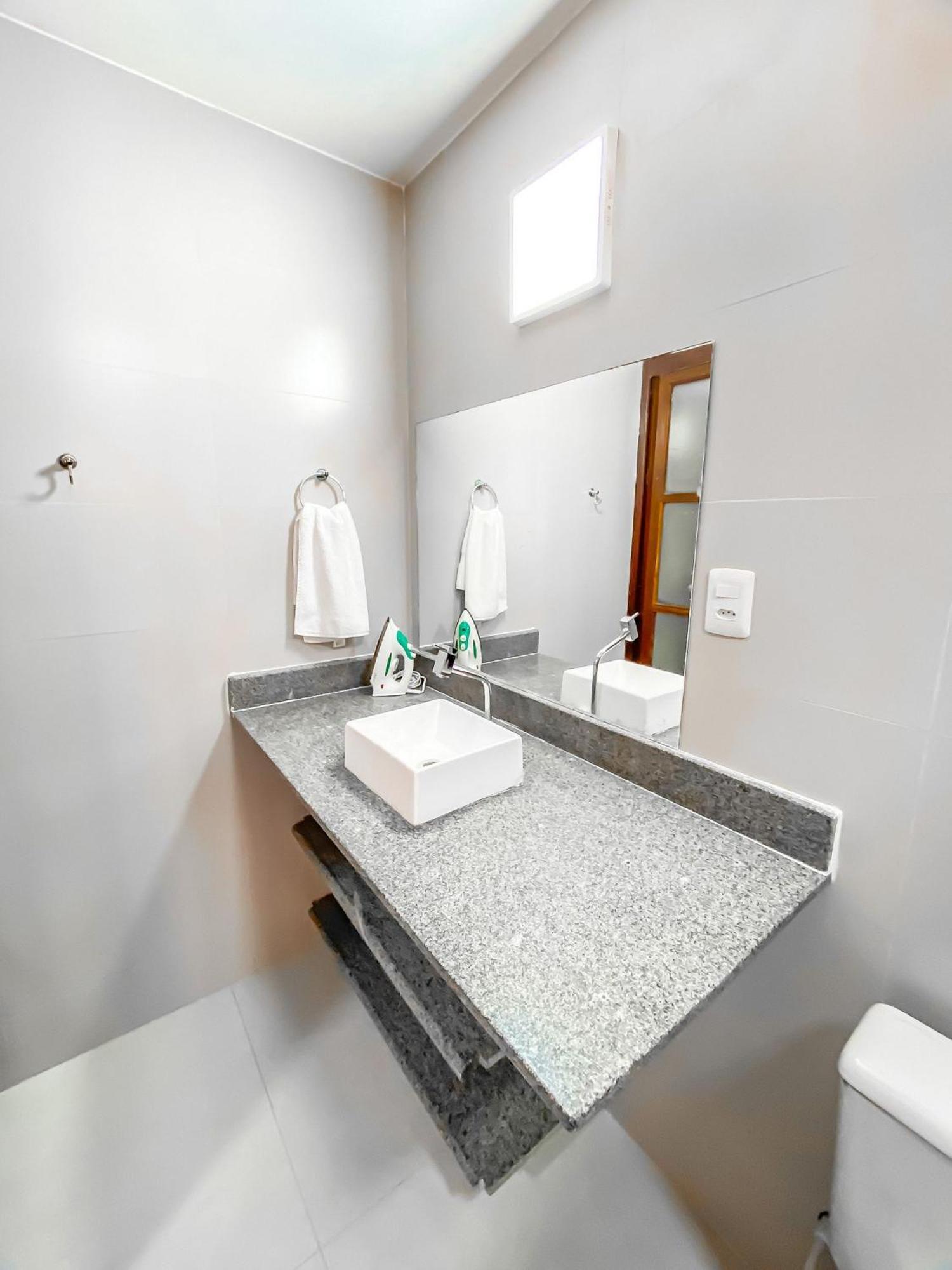 Holiday home Taperapua Beachfront Suites: Axe Moi's Private Bbq & Pool Retreat *