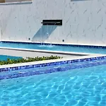 Excelente E Bem Montado Apartamento 2 Quartos, 150 Mts Da Praia