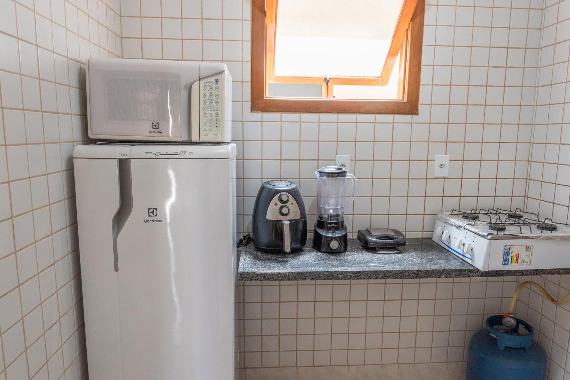 Em Frente A Praia De Taperapuan; Piscina; 1 Quarto; Wifi 300 Mbs; Estacionamento Gratuito 1 Veiculo