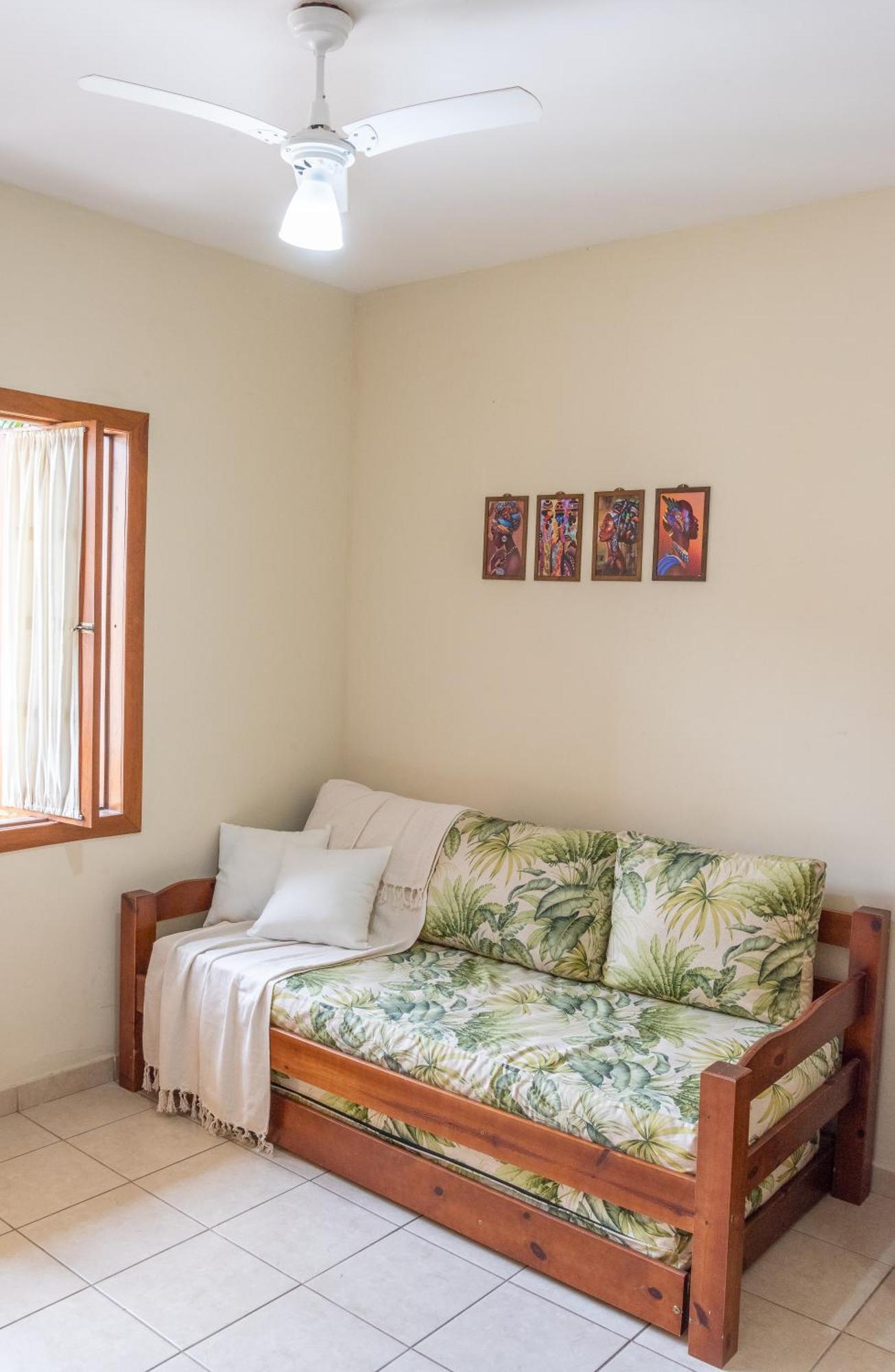 Em Frente A Praia De Taperapuan; Piscina; 1 Quarto; Wifi 300 Mbs; Estacionamento Gratuito 1 Veiculo Porto Seguro