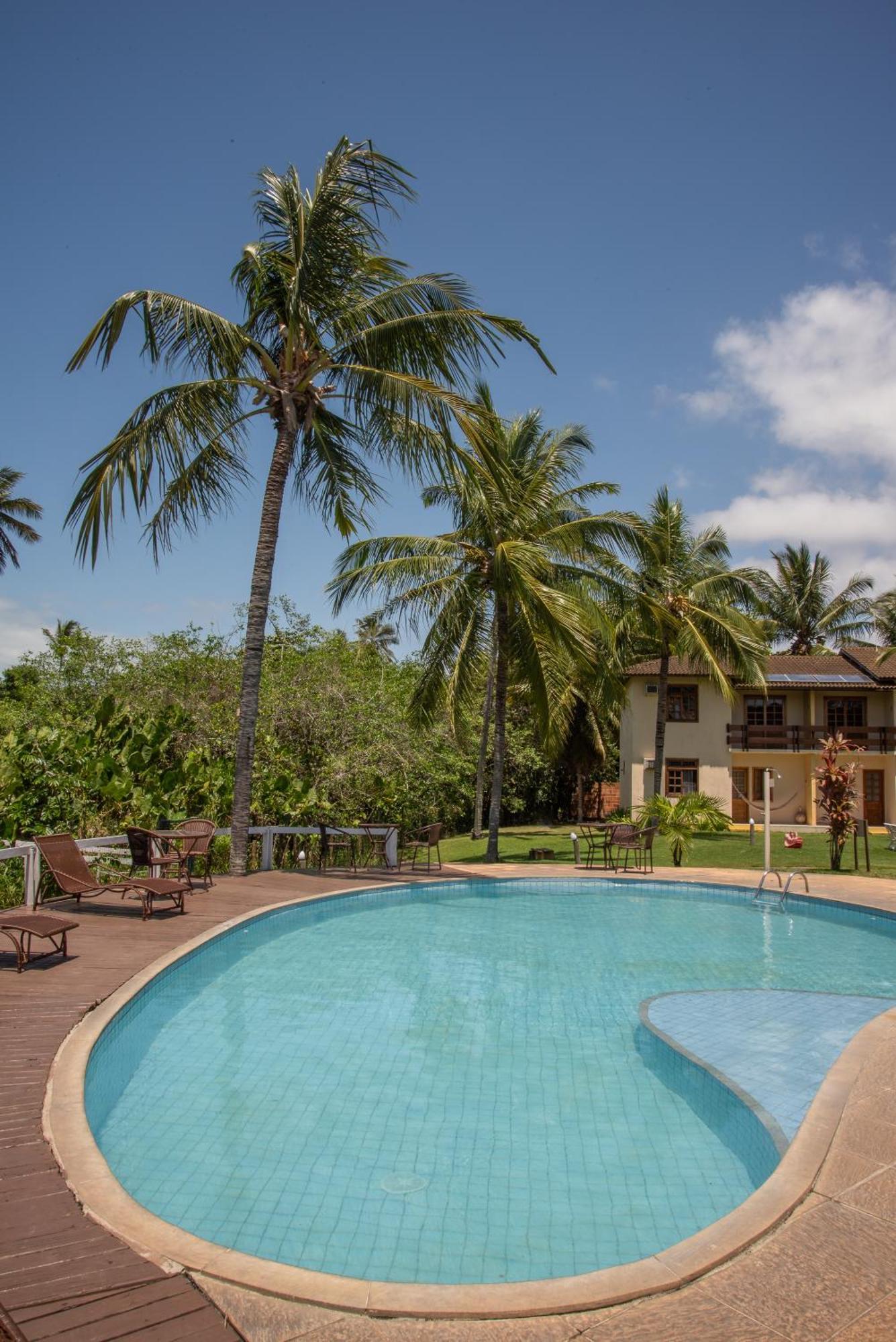 Em Frente A Praia De Taperapuan; Piscina; 1 Quarto; Wifi 300 Mbs; Estacionamento Gratuito 1 Veiculo *