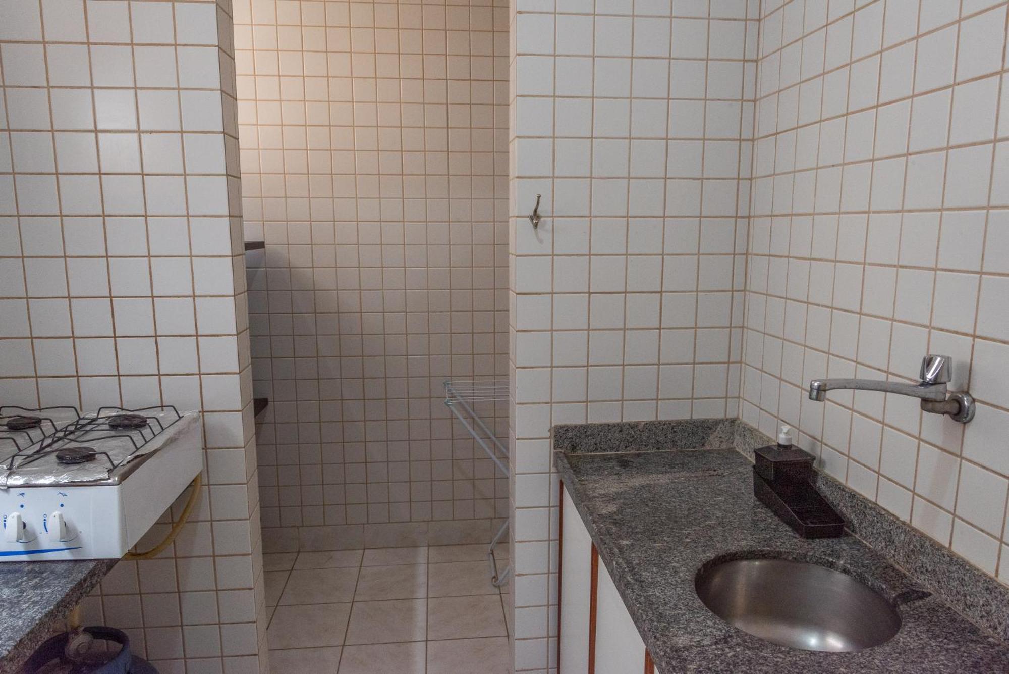 Em Frente A Praia De Taperapuan; Piscina; 1 Quarto; Wifi 300 Mbs; Estacionamento Gratuito 1 Veiculo