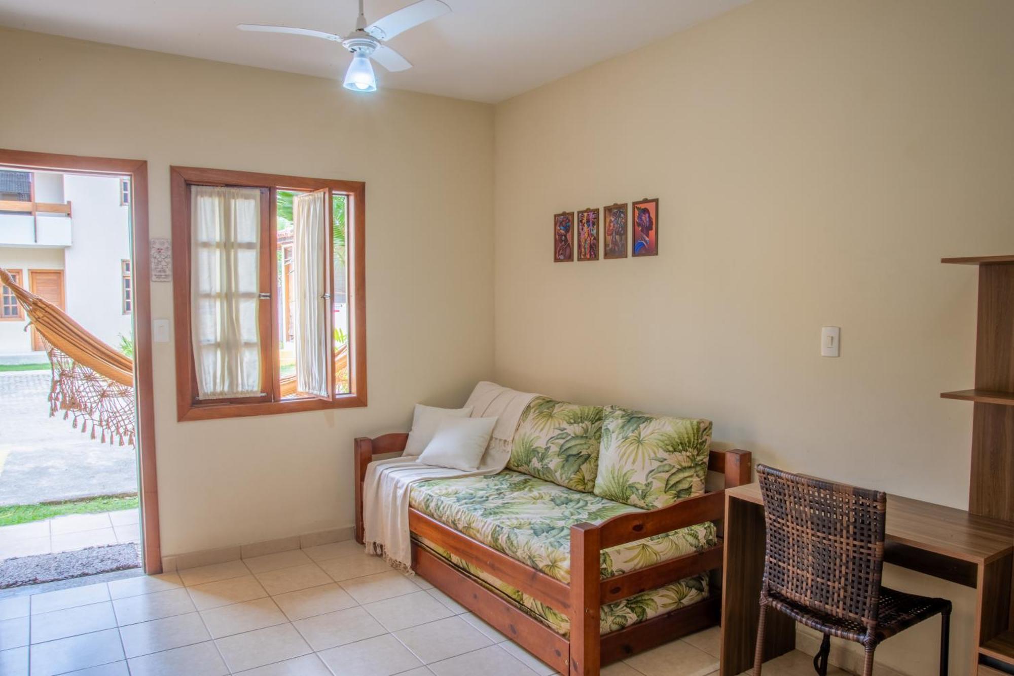 Em Frente A Praia De Taperapuan; Piscina; 1 Quarto; Wifi 300 Mbs; Estacionamento Gratuito 1 Veiculo * Porto Seguro