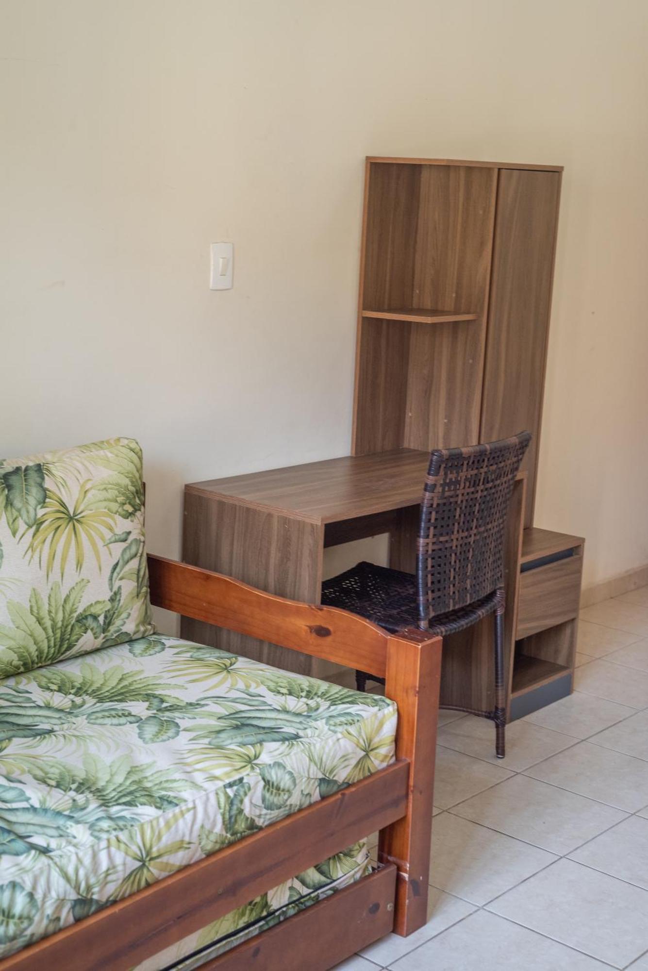 Em Frente A Praia De Taperapuan; Piscina; 1 Quarto; Wifi 300 Mbs; Estacionamento Gratuito 1 Veiculo Porto Seguro