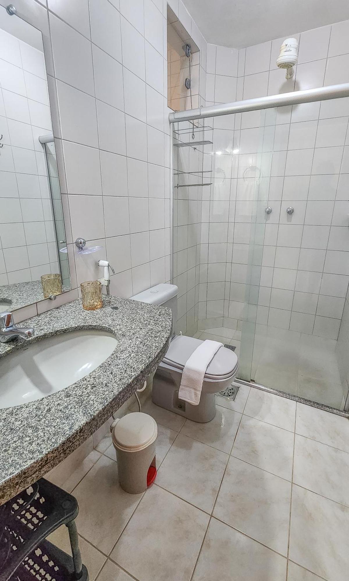 Em Frente A Praia De Taperapuan; Piscina; 1 Quarto; Wifi 300 Mbs; Estacionamento Gratuito 1 Veiculo * Porto Seguro
