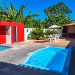 Condominio Com Piscina E Otima Localizacao.