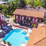 Condominio Com Piscina E Otima Localizacao.
