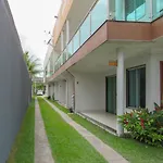 Apto 4 com piscina e wi-fi a 150 m da praia Mundaí