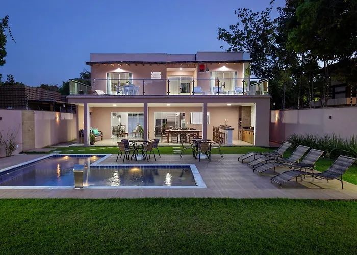 Kalug - Duplex com 4 quartos, Piscina, área gourmet completa, garagem e Wi-Fi 200mbps à 850m da Praia do Parracho