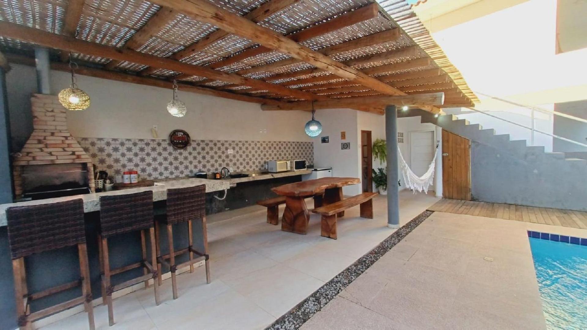 Casa Com Piscina E 4 Quartos Em *