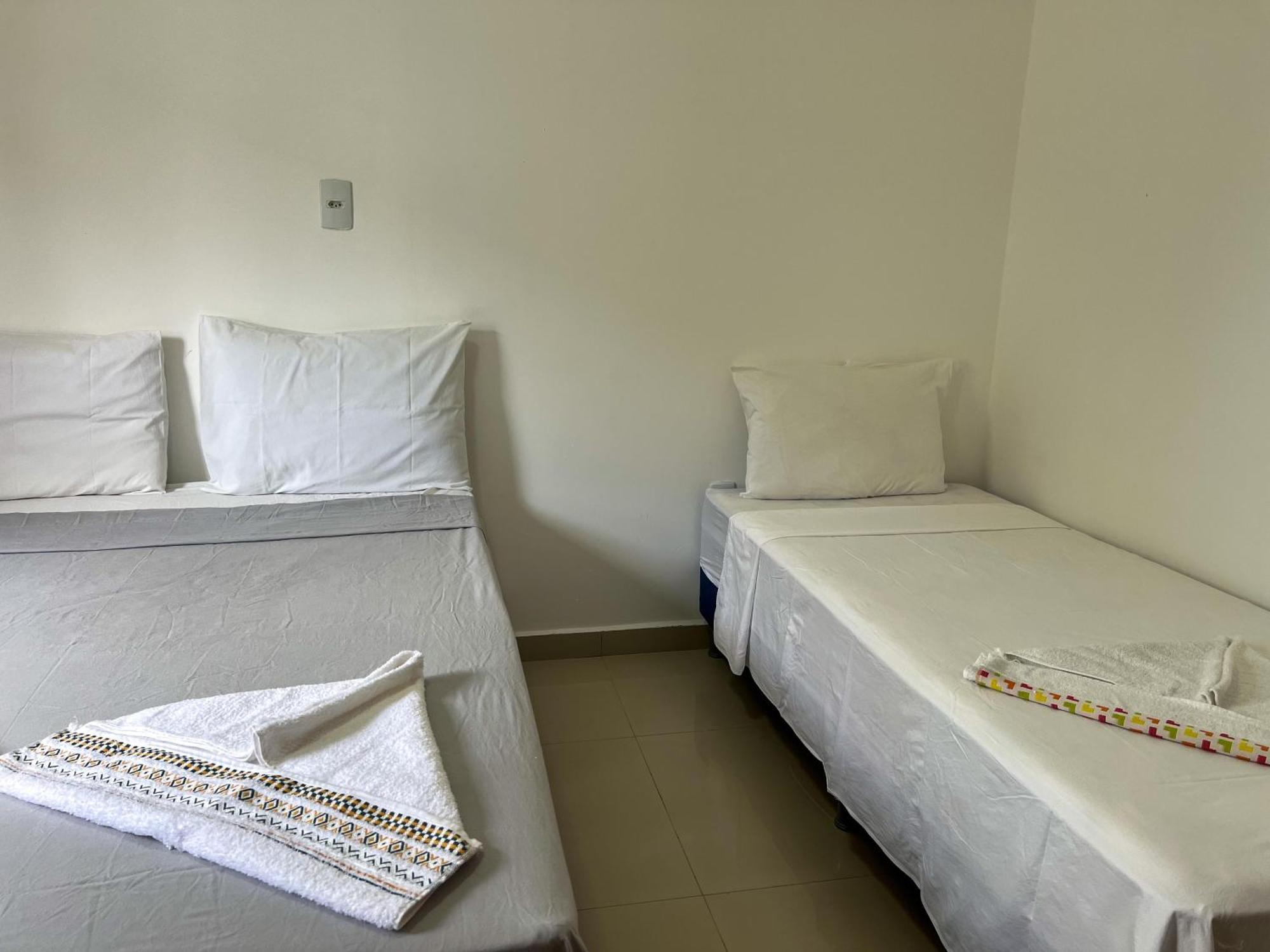 Casa de férias 700m Da Praia; 2 Suites; Wifi 300 Mbs; Piscina; Churrasqueira; Estacionamento Gratuito 1 Carro