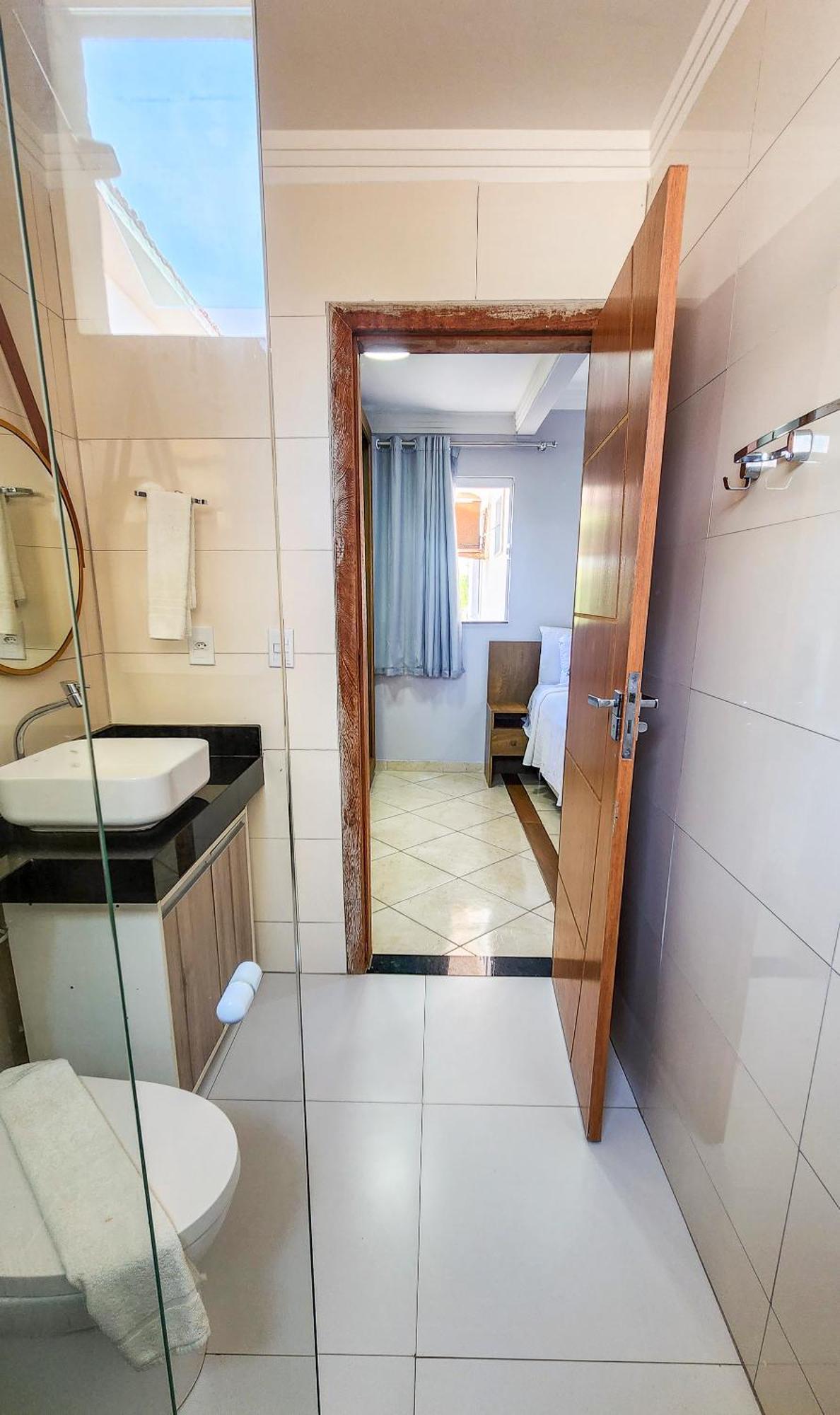 500M Praia De Taperapuan; 2 Quartos; Wifi 300Mbs; 2 Pavimento; Churrasqueira; Chuveirao; Estacionamento Gratuito 1 Carro *