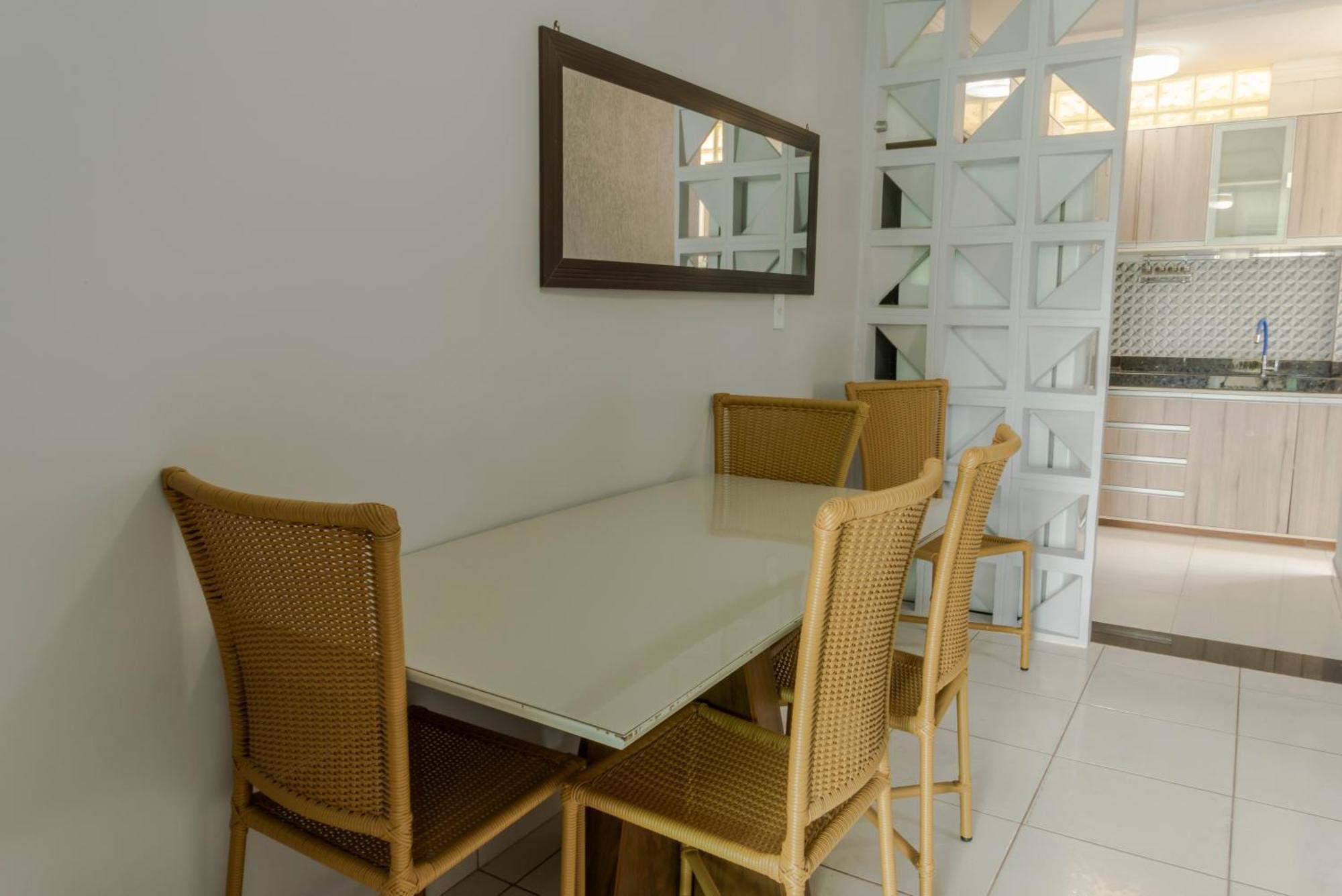 Holiday home 500M Praia De Taperapuan; 2 Quartos; Wifi 300Mbs; 2 Pavimento; Churrasqueira; Chuveirao; Estacionamento Gratuito 1 Carro *