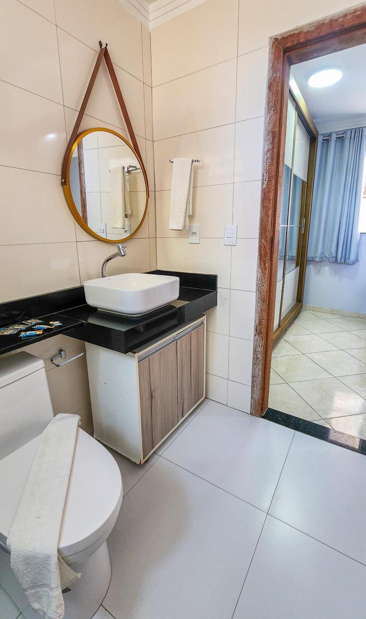500M Praia De Taperapuan; 2 Quartos; Wifi 300Mbs; 2 Pavimento; Churrasqueira; Chuveirao; Estacionamento Gratuito 1 Carro Porto Seguro