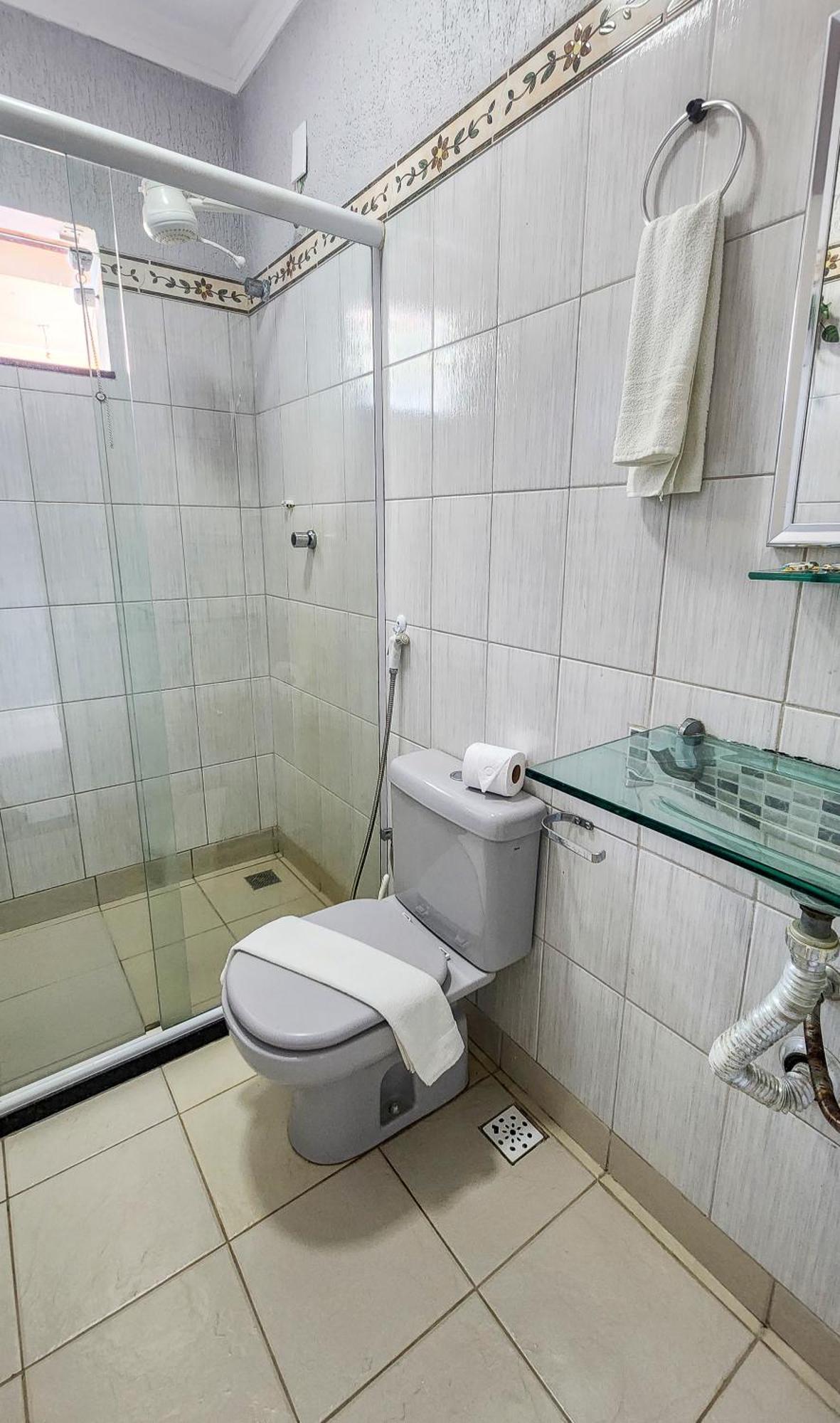 500M Praia De Taperapuan; 2 Quartos; Wifi 300Mbs; 2 Pavimento; Churrasqueira; Chuveirao; Estacionamento Gratuito 1 Carro Porto Seguro