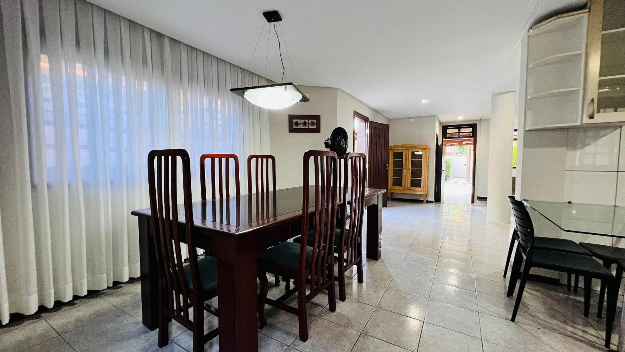 Casa Individual Ampla Com 03 400m Da * Porto Seguro