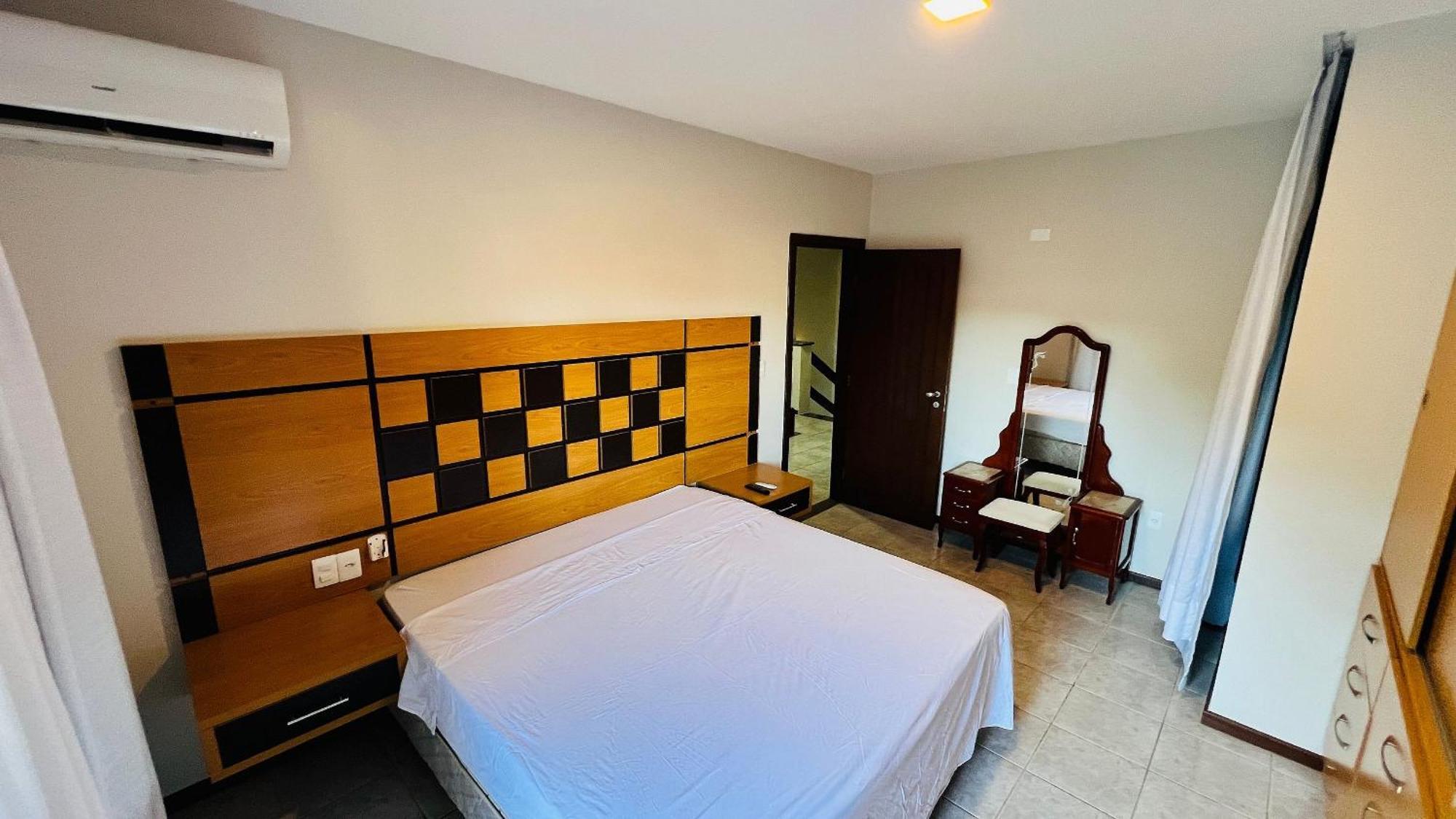 Casa Individual Ampla Com 03 400m Da * Porto Seguro
