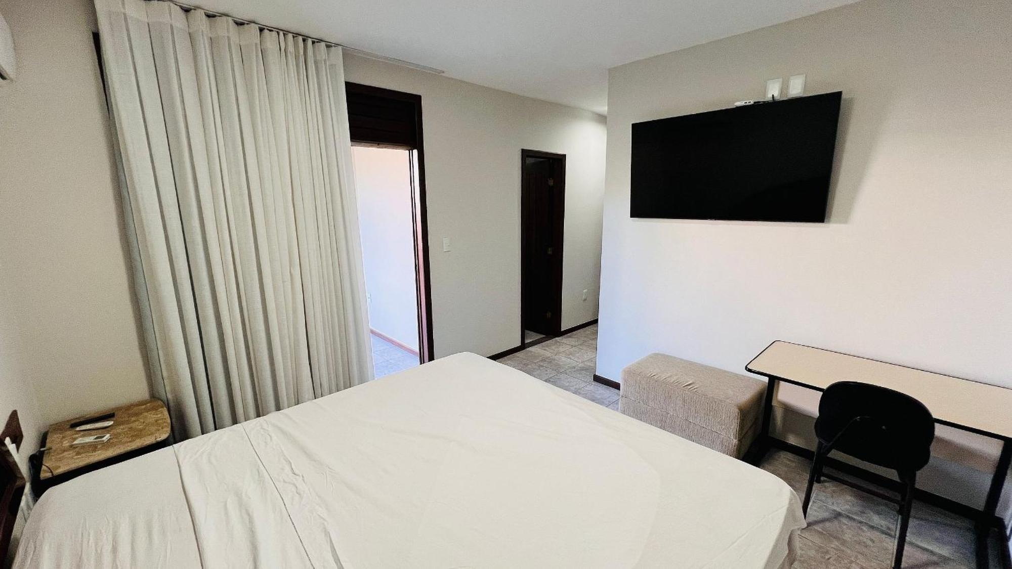 Casa Individual Ampla Com 03 400m Da Porto Seguro