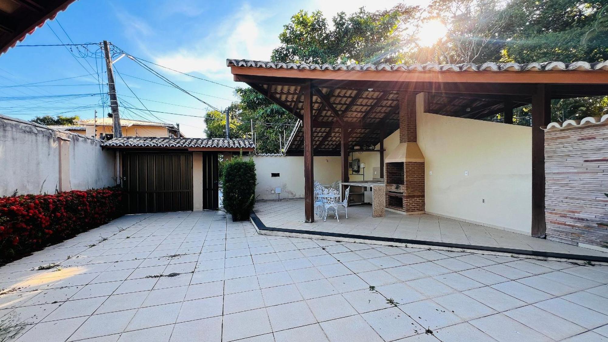Casa Individual Ampla Com 03 400m Da * Porto Seguro