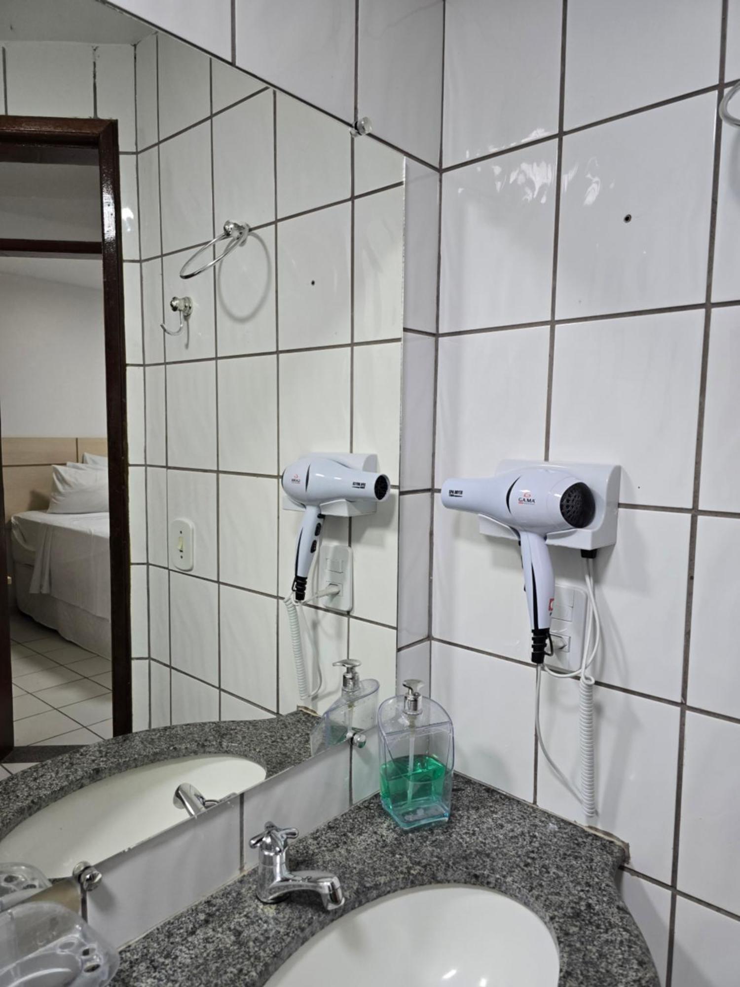 Apto Terreo Mobiliado Com Piscina - 400m Da De Taperapuan, Proximo Ao Axe Moi- Golden Dolphin Apartment Porto Seguro
