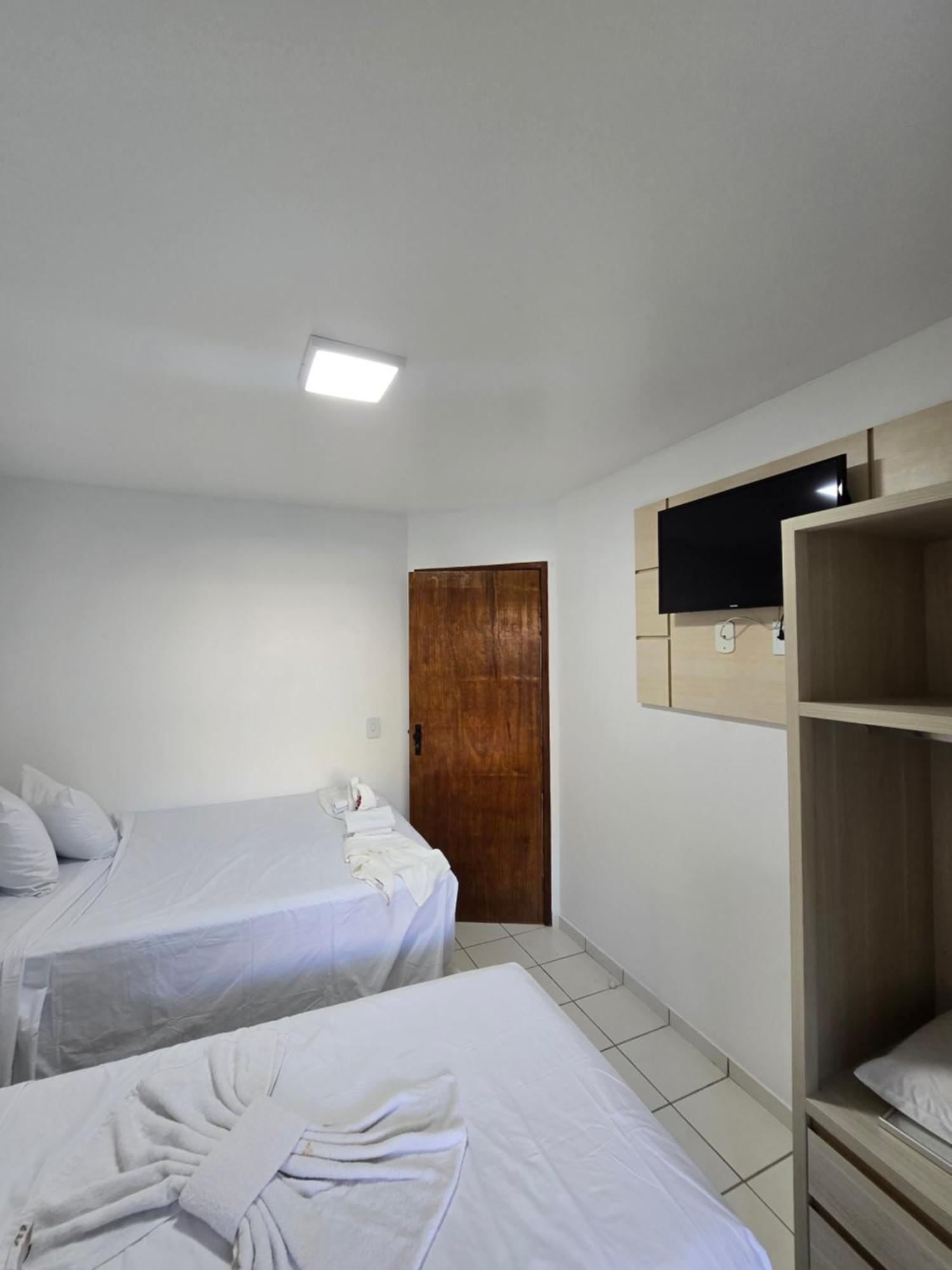 Apto Terreo Mobiliado Com Piscina - 400m Da De Taperapuan, Proximo Ao Axe Moi- Golden Dolphin
