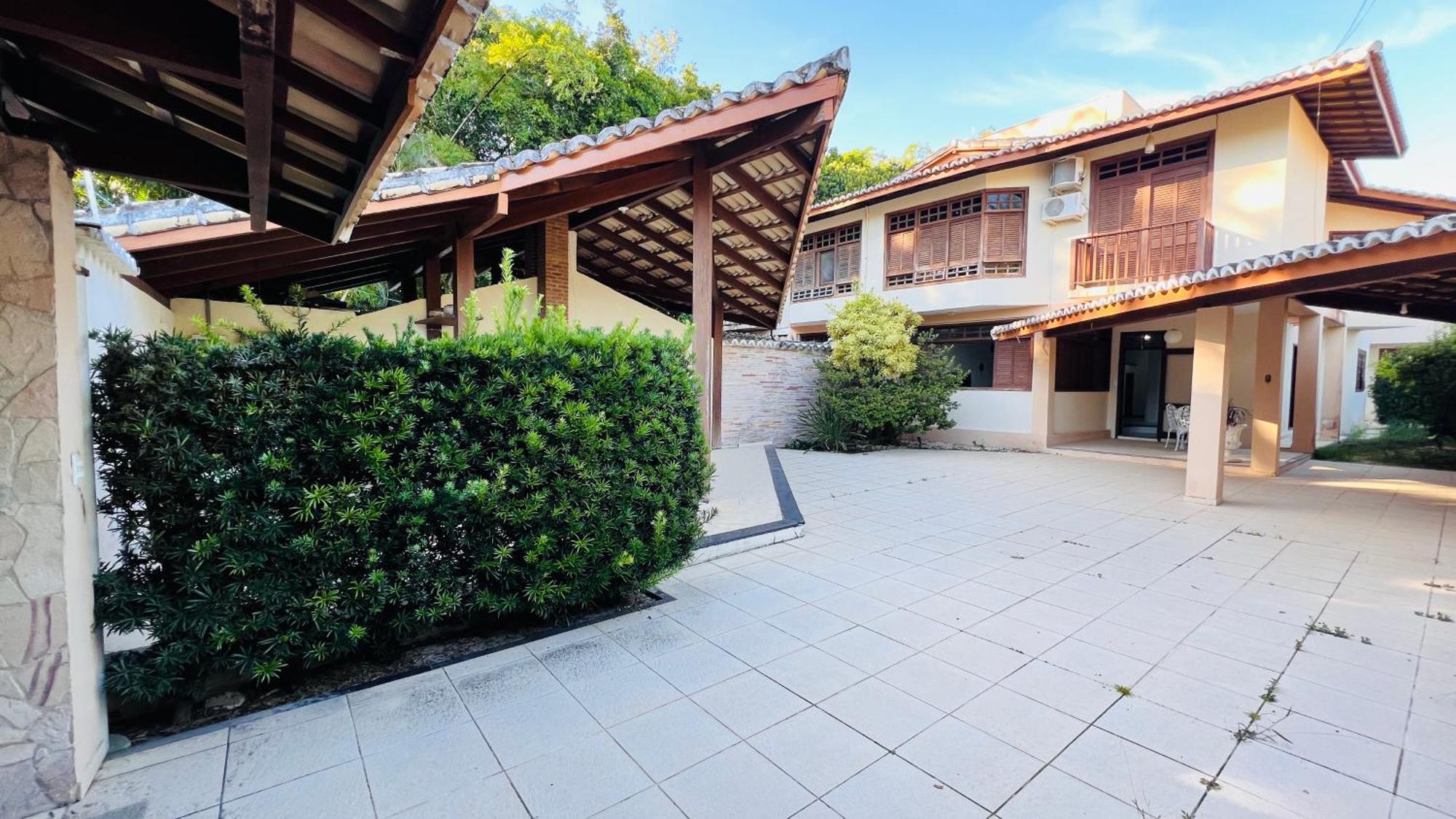 Casa Individual Ampla Com 03 400m Da Porto Seguro
