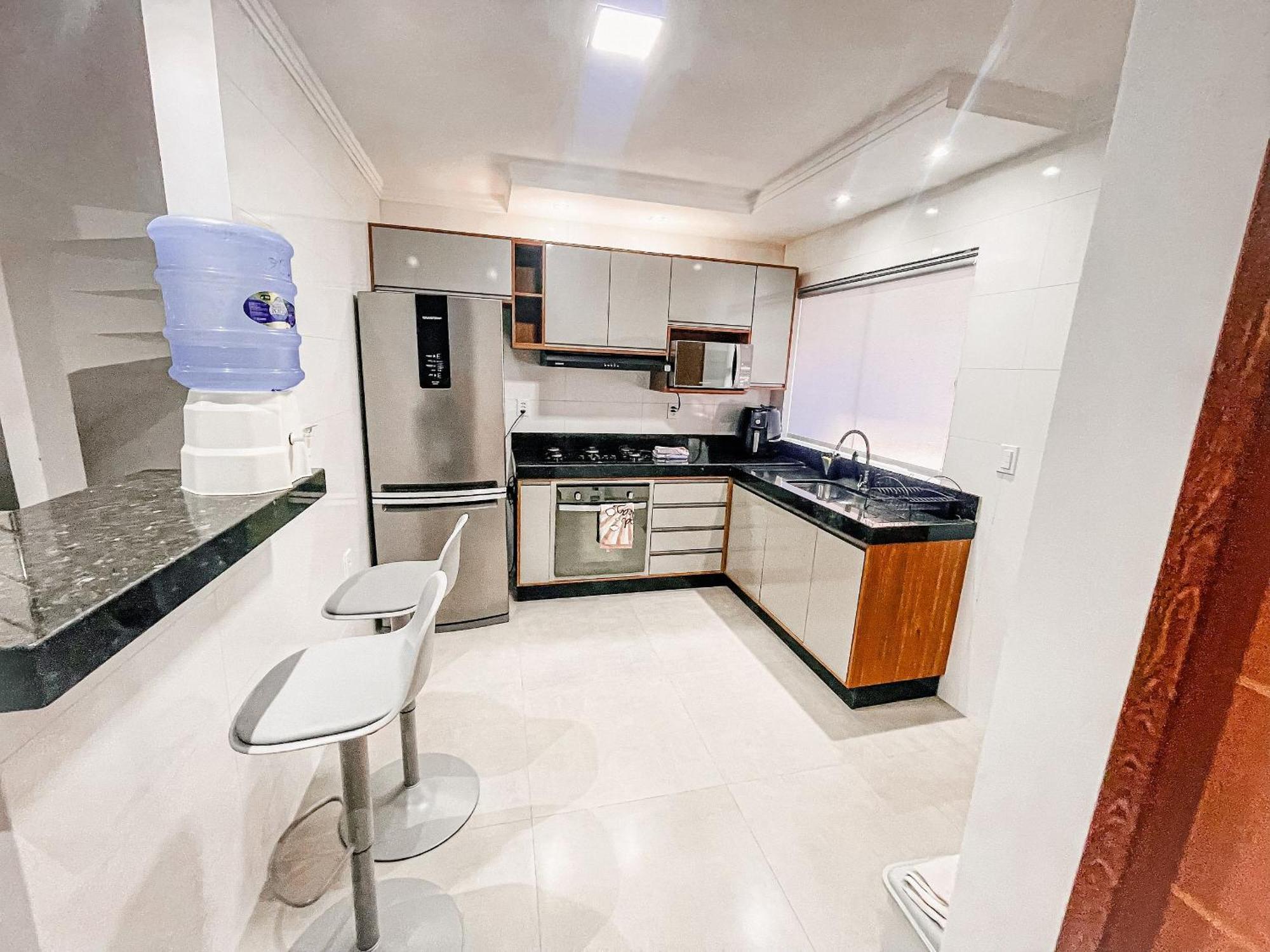 Casa Individual Com 2 Suites, Cozinha Completa, Internet Privativa 300mbps, Regiao Bem Sossegada Com Comercios Diversos Ao Redor * Porto Seguro