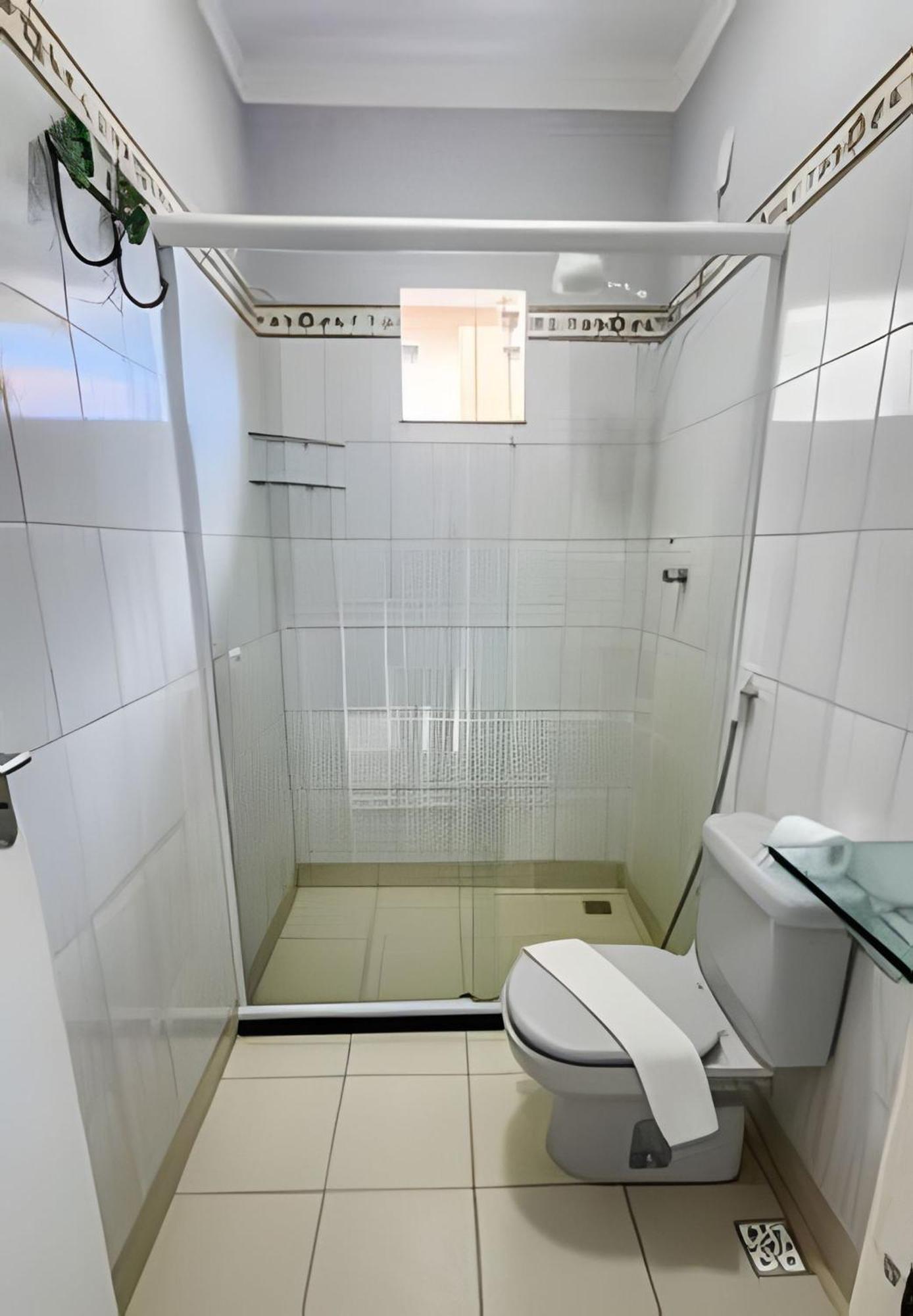 500M Praia De Taperapuan; 2 Quartos; Wifi 300Mbs; 2 Pavimento; Churrasqueira; Chuveirao; Estacionamento Gratuito 1 Carro