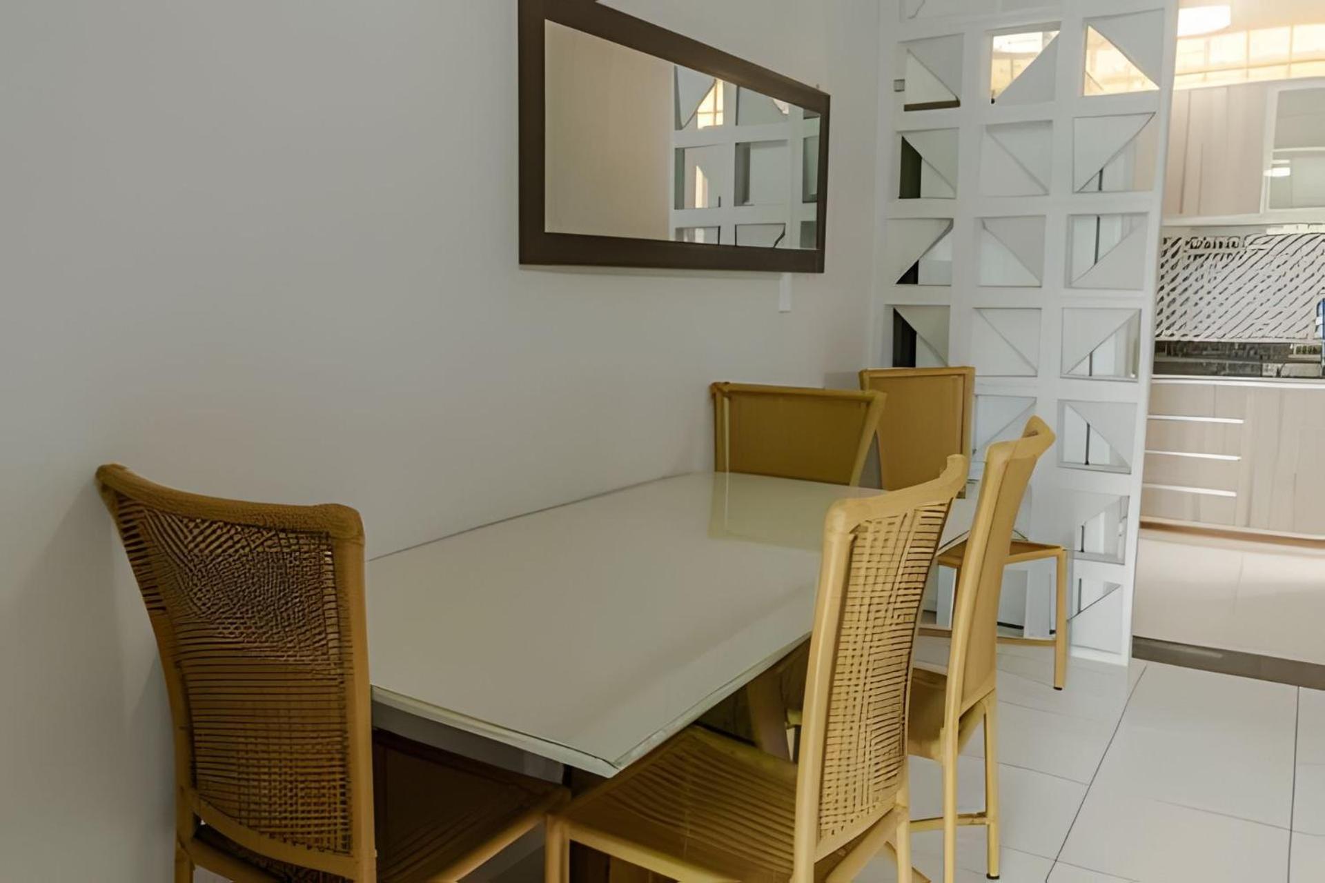 Holiday home 500M Praia De Taperapuan; 2 Quartos; Wifi 300Mbs; 2 Pavimento; Churrasqueira; Chuveirao; Estacionamento Gratuito 1 Carro Porto Seguro