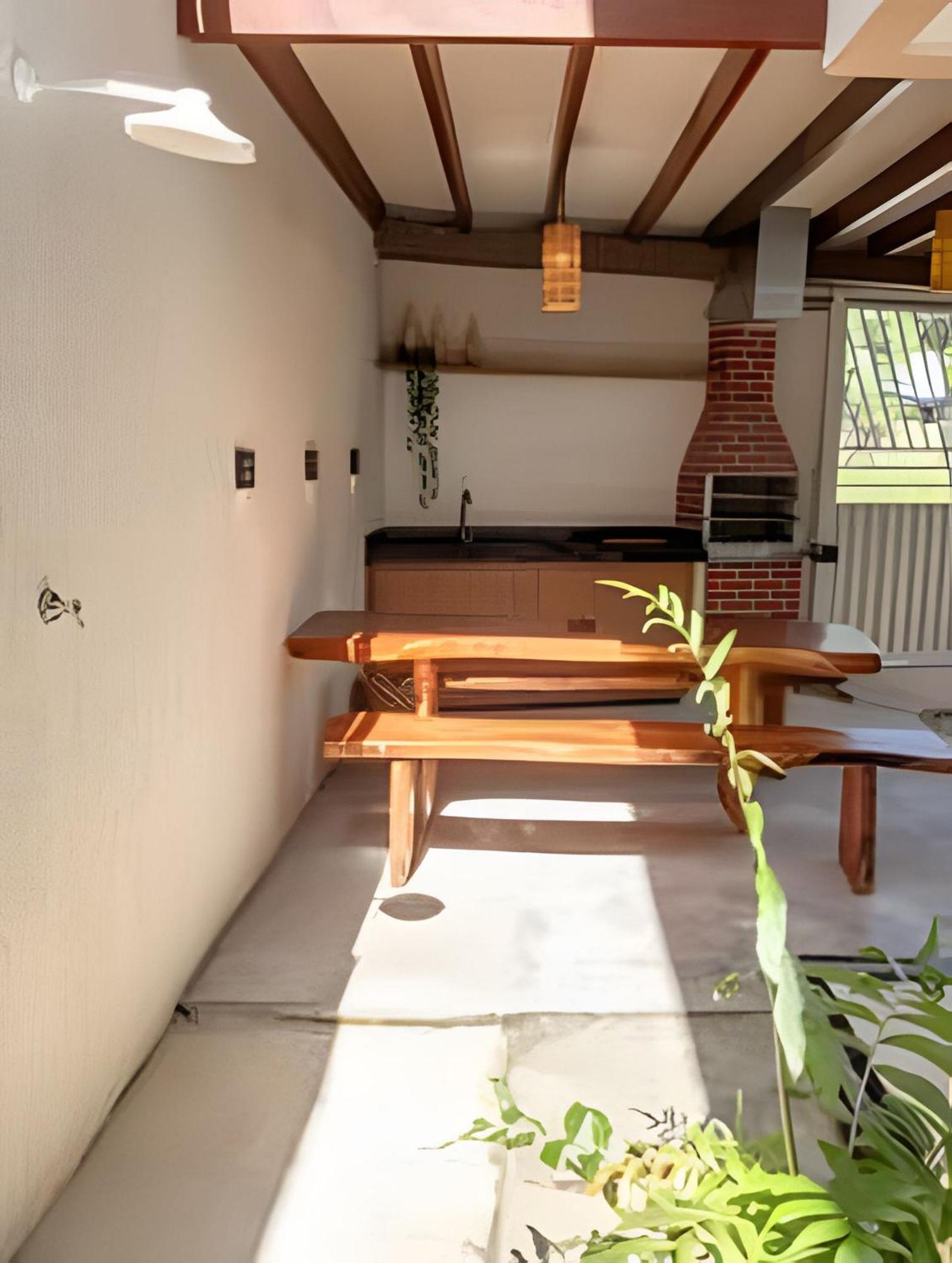 Holiday home 500M Praia De Taperapuan; 2 Quartos; Wifi 300Mbs; 2 Pavimento; Churrasqueira; Chuveirao; Estacionamento Gratuito 1 Carro *