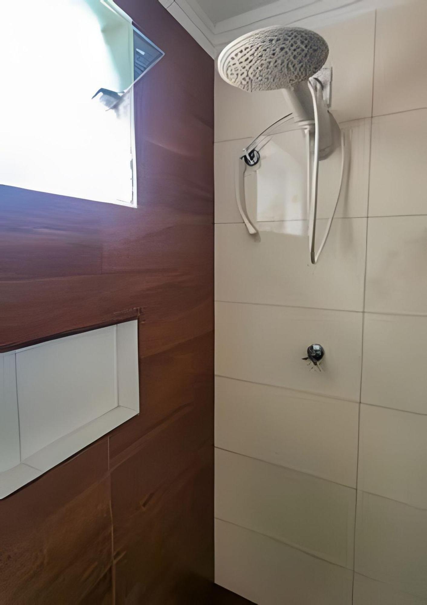 500M Praia De Taperapuan; 2 Quartos; Wifi 300Mbs; 2 Pavimento; Churrasqueira; Chuveirao; Estacionamento Gratuito 1 Carro Porto Seguro