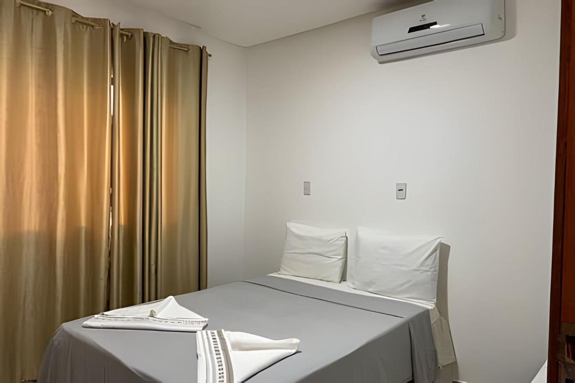 Casa de férias 700m Da Praia; 2 Suites; Wifi 300 Mbs; Piscina; Churrasqueira; Estacionamento Gratuito 1 Carro *