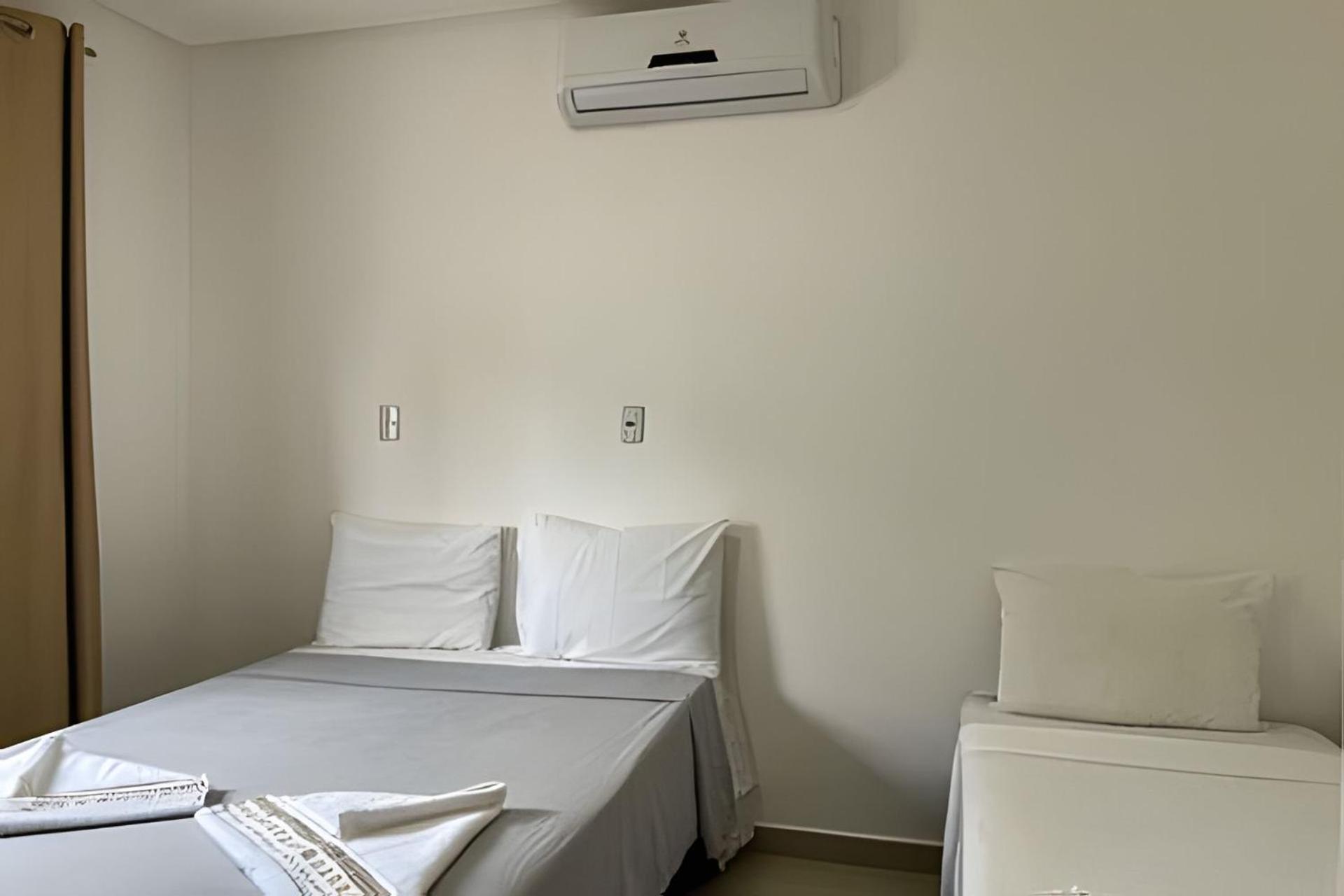 Casa de férias 700m Da Praia; 2 Suites; Wifi 300 Mbs; Piscina; Churrasqueira; Estacionamento Gratuito 1 Carro Porto Seguro
