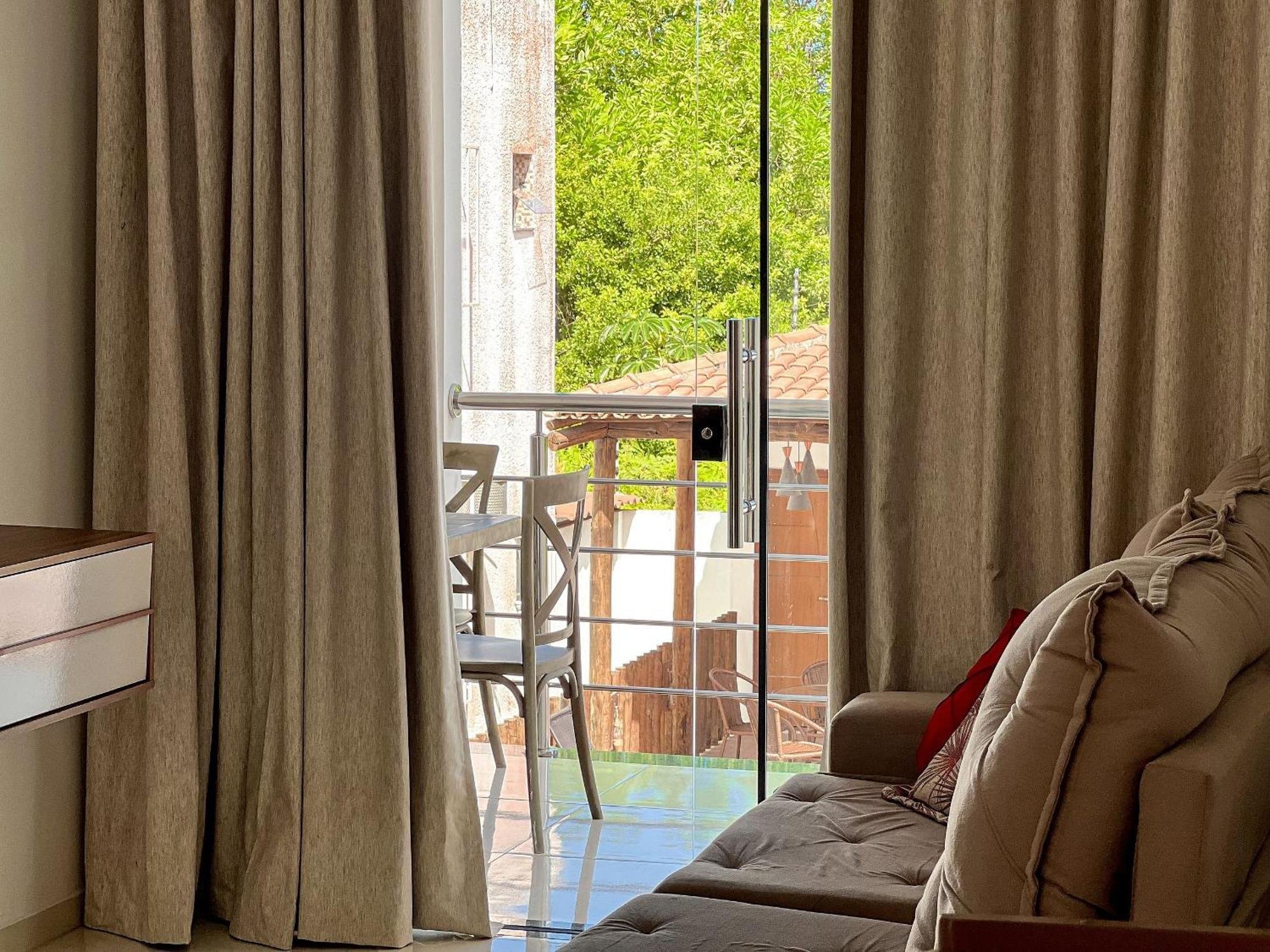 Taperapua Beachside Retreat: Poolside With Ocean-view Balcony *
